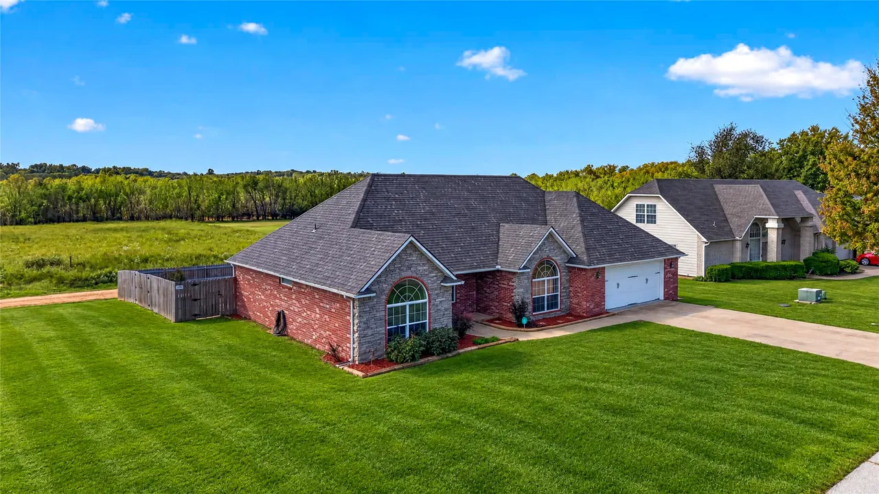 Photo 4 — 1804 Estates Drive, Grove, OK 74344
