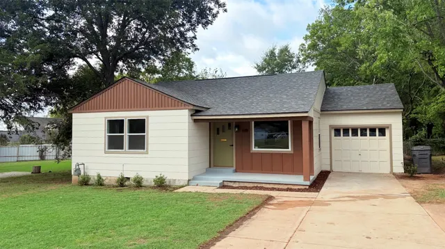 Photo 2 — 1519 Chickasaw Boulevard, Ardmore, OK 73401