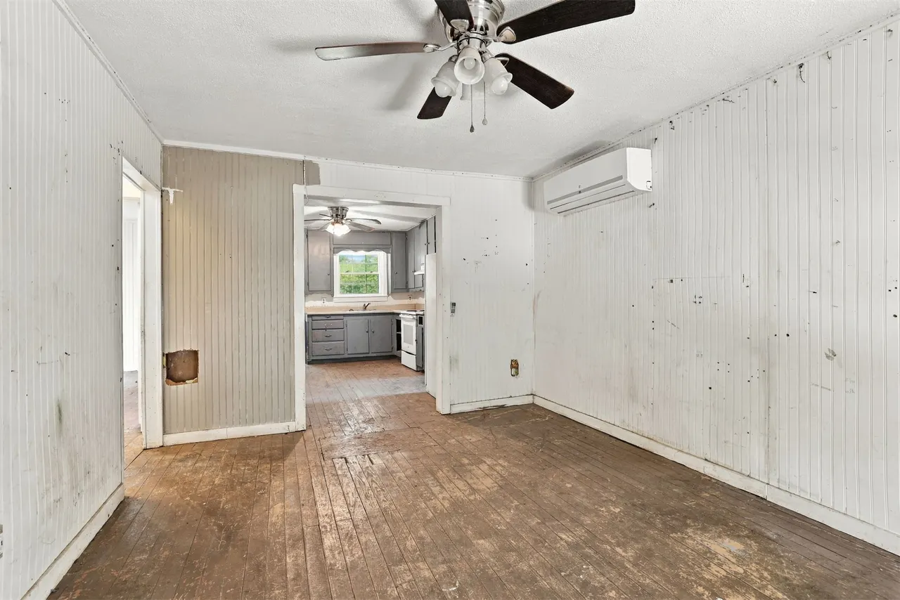 Photo 4 — 20 Third, Mead, OK 73449