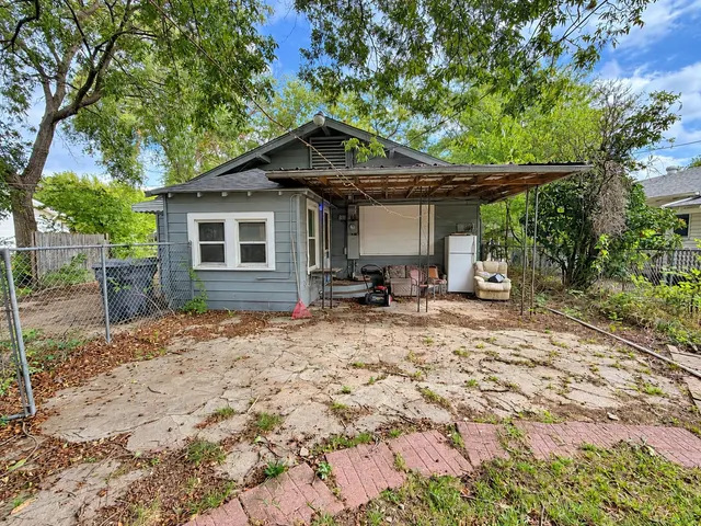 Photo 2 — 415 I SW, Ardmore, OK 73401