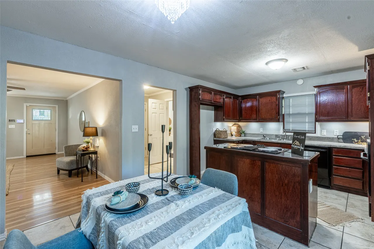 Photo 7 — 411 N Rowe Street, Pryor, OK 74361