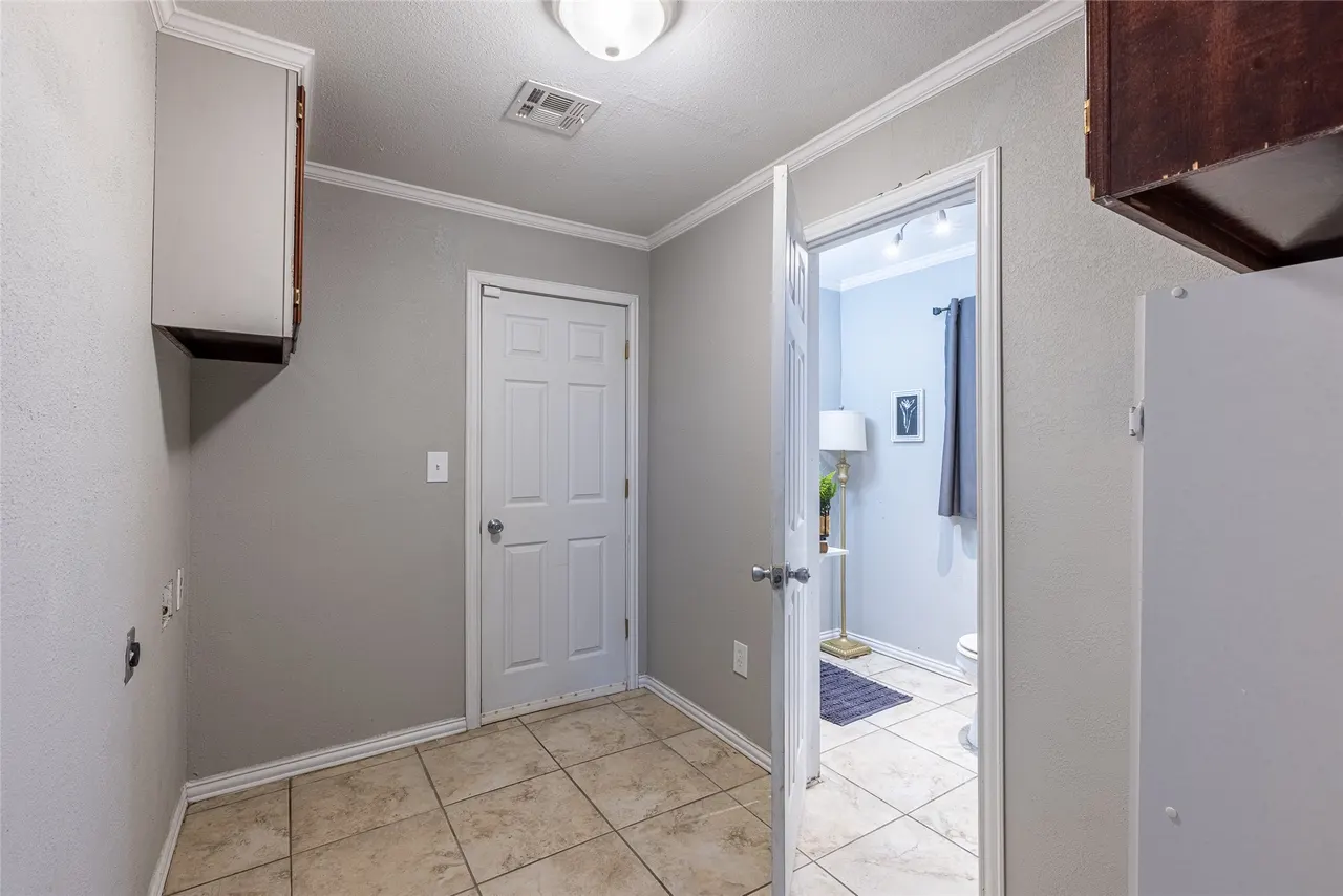 Photo 11 — 411 N Rowe Street, Pryor, OK 74361
