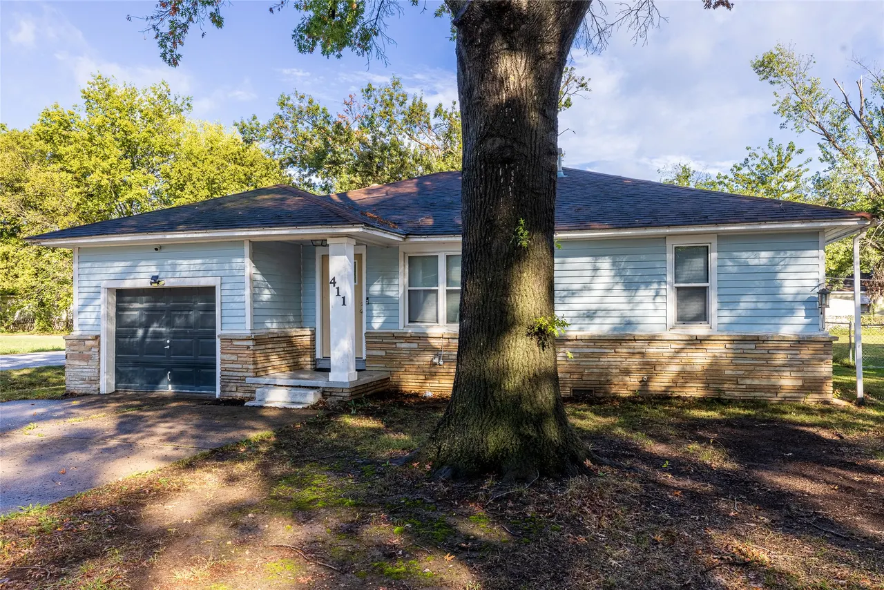 Photo 2 — 411 N Rowe Street, Pryor, OK 74361