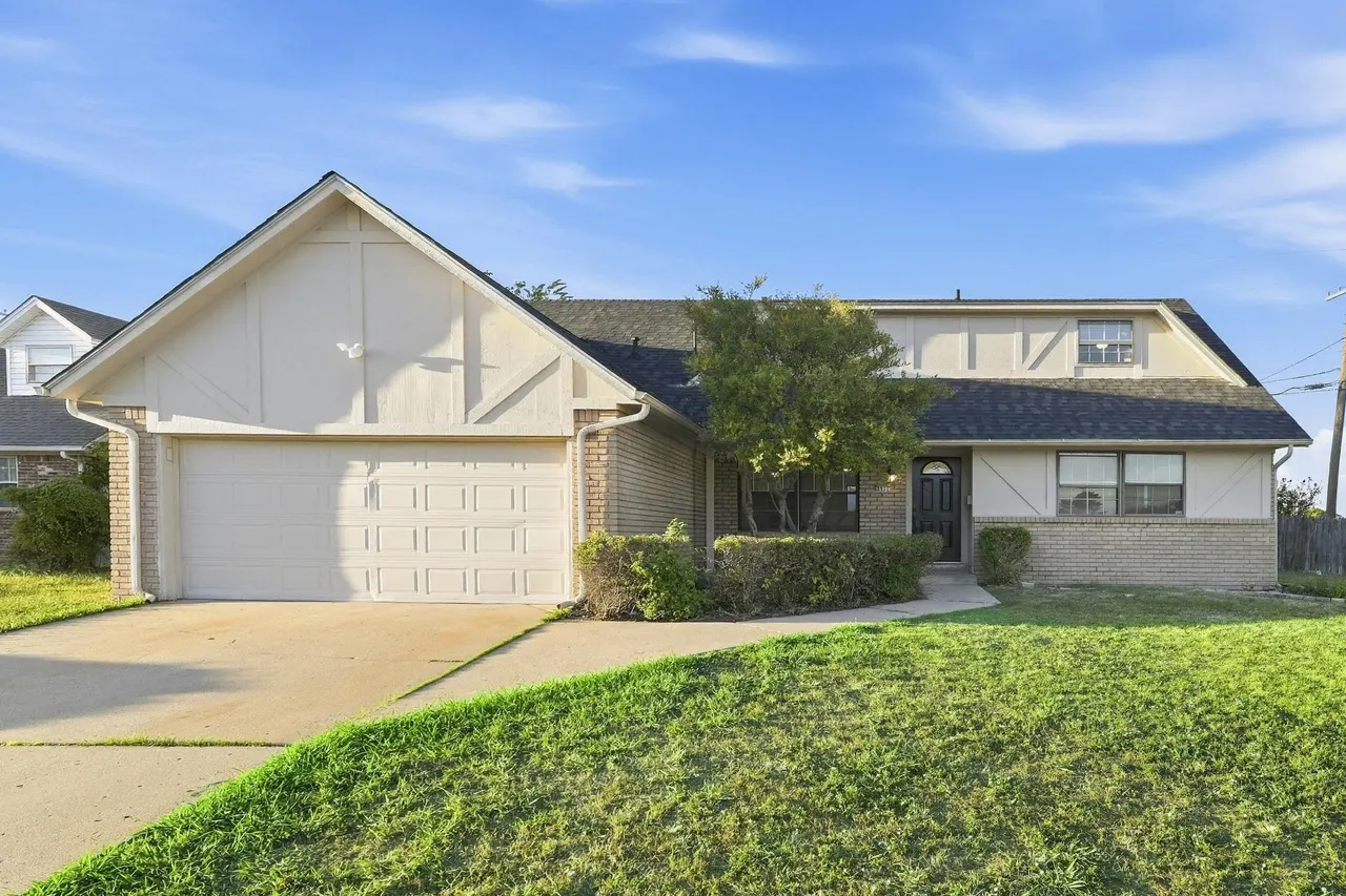 Front exterior — 8911 E 26th Place, Tulsa, OK 74129