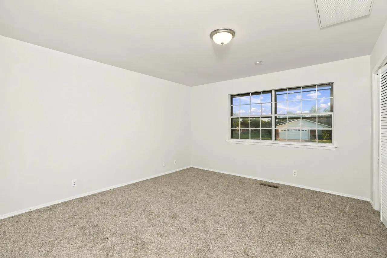 Photo 4 — 8911 E 26th Place, Tulsa, OK 74129