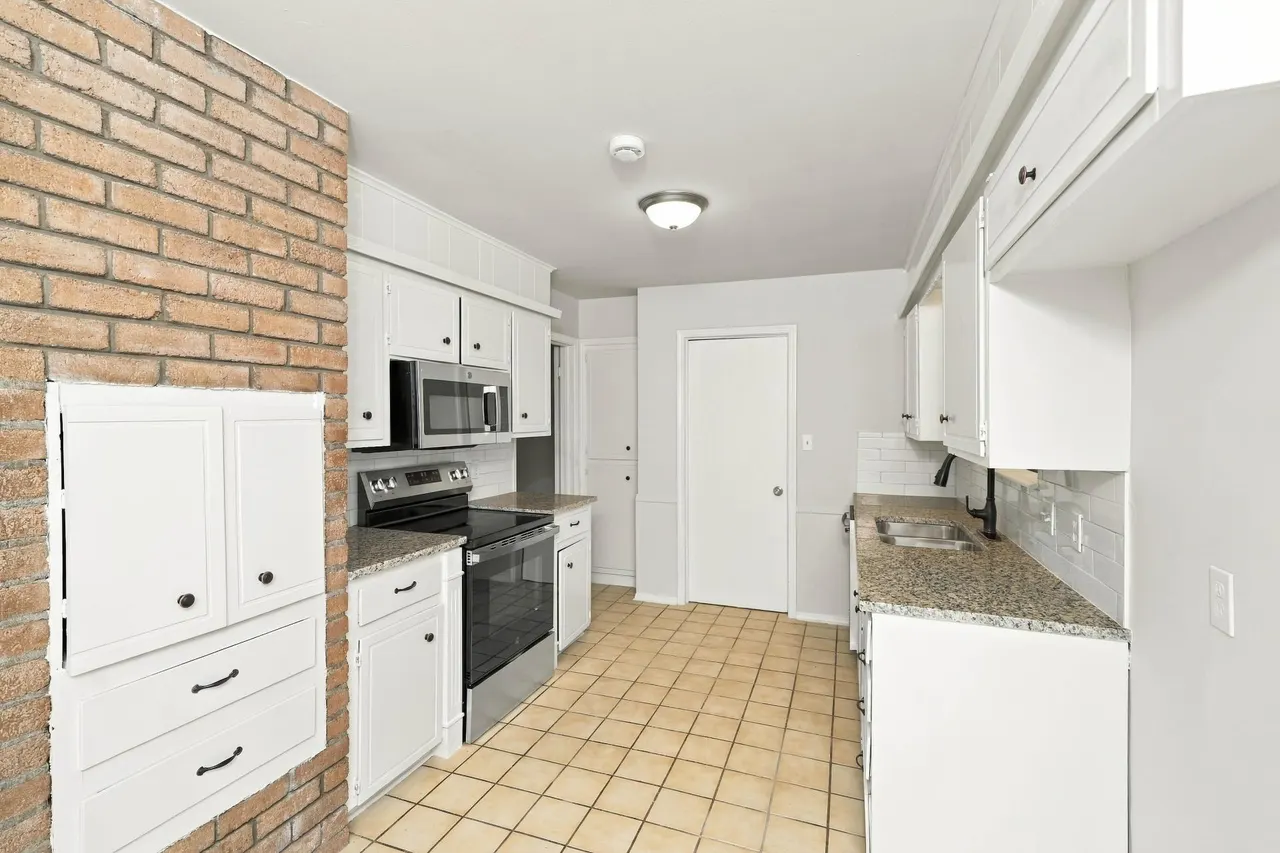 Photo 7 — 8911 E 26th Place, Tulsa, OK 74129