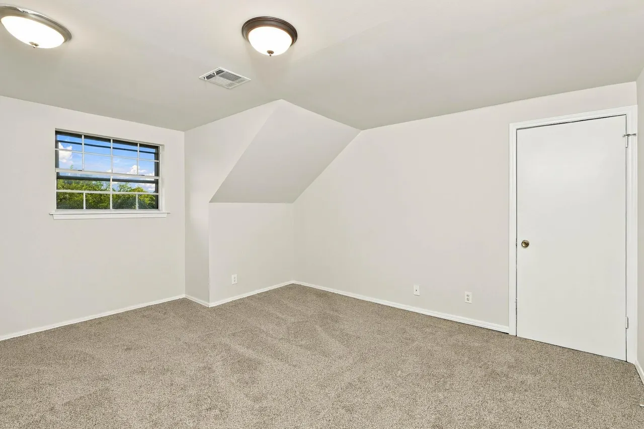 Photo 13 — 8911 E 26th Place, Tulsa, OK 74129