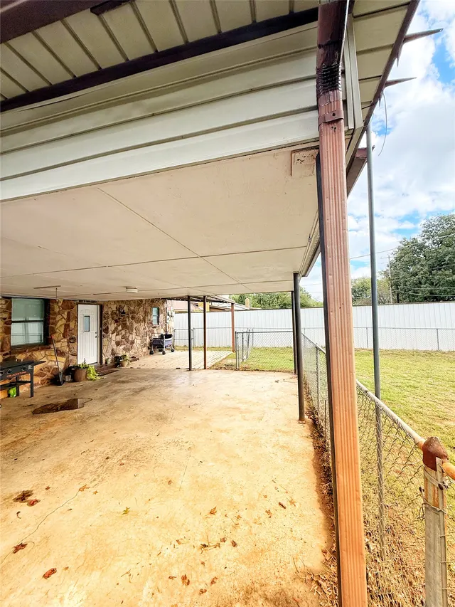 Photo 5 — 301 Warren Street, Holdenville, OK 74848