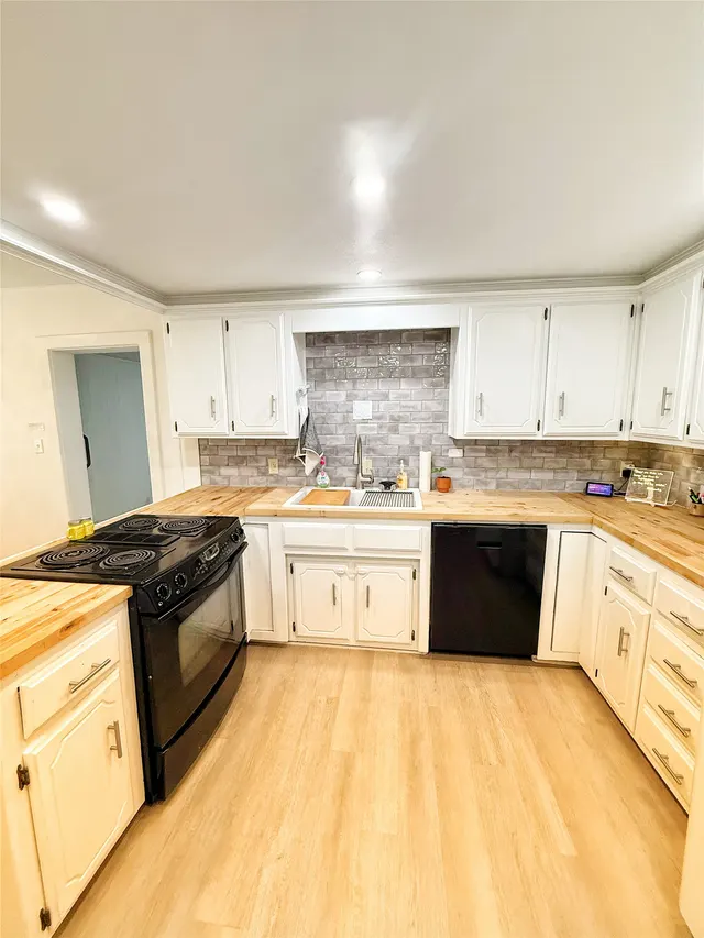 Photo 8 — 301 Warren Street, Holdenville, OK 74848