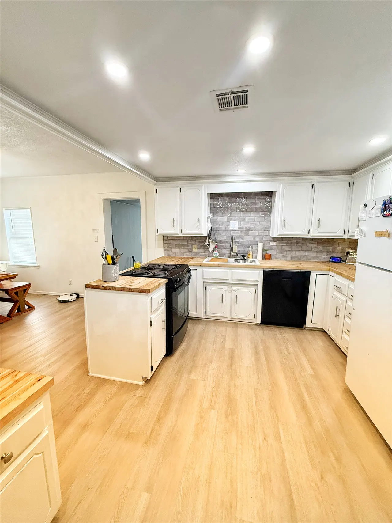Photo 9 — 301 Warren Street, Holdenville, OK 74848