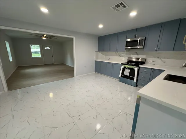 Photo 6 — 1402 Cherry Street, Muskogee, OK 74403
