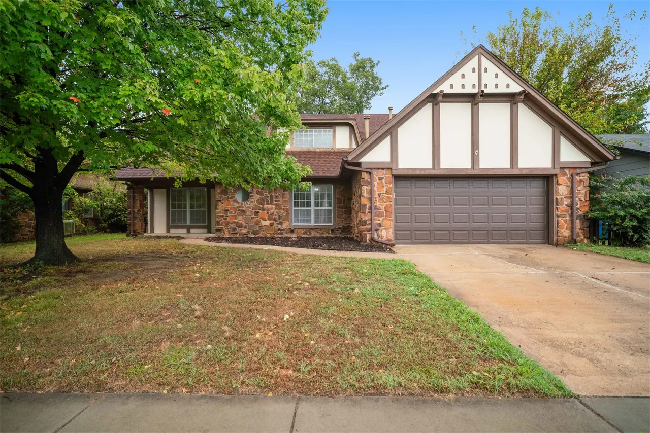 Front exterior — 2524 S 96th East EastPlace, Tulsa, OK 74129