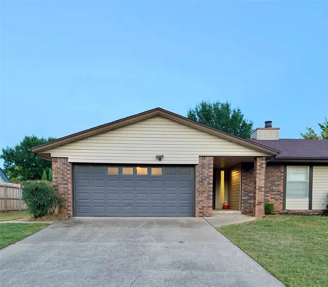 Photo 2 — 415 N Gum Street, Jenks, OK 74037