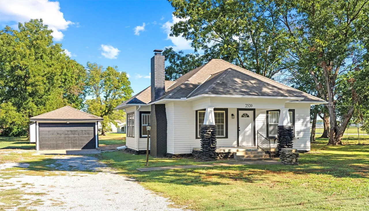 Photo 2 — 2520 E Tuxedo Boulevard, Bartlesville, OK 74006