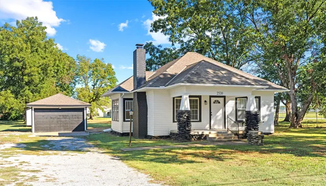 Photo 2 — 2520 E Tuxedo Boulevard, Bartlesville, OK 74006