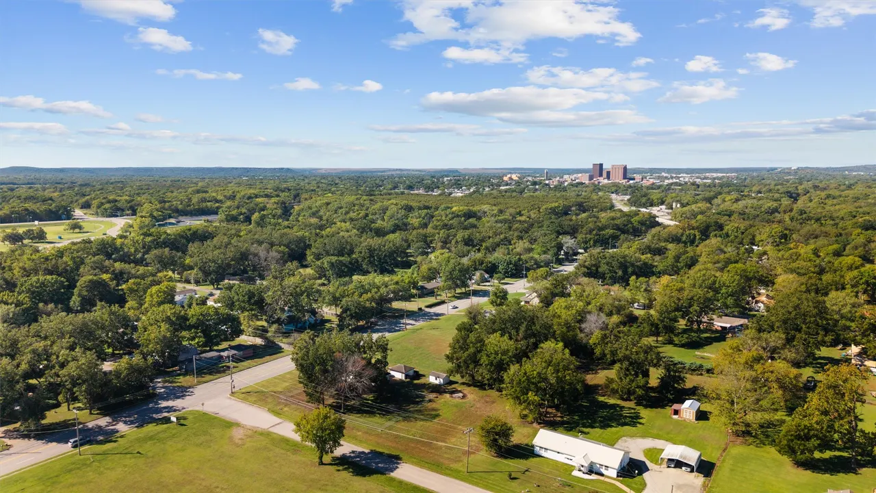 Photo 42 — 2520 E Tuxedo Boulevard, Bartlesville, OK 74006