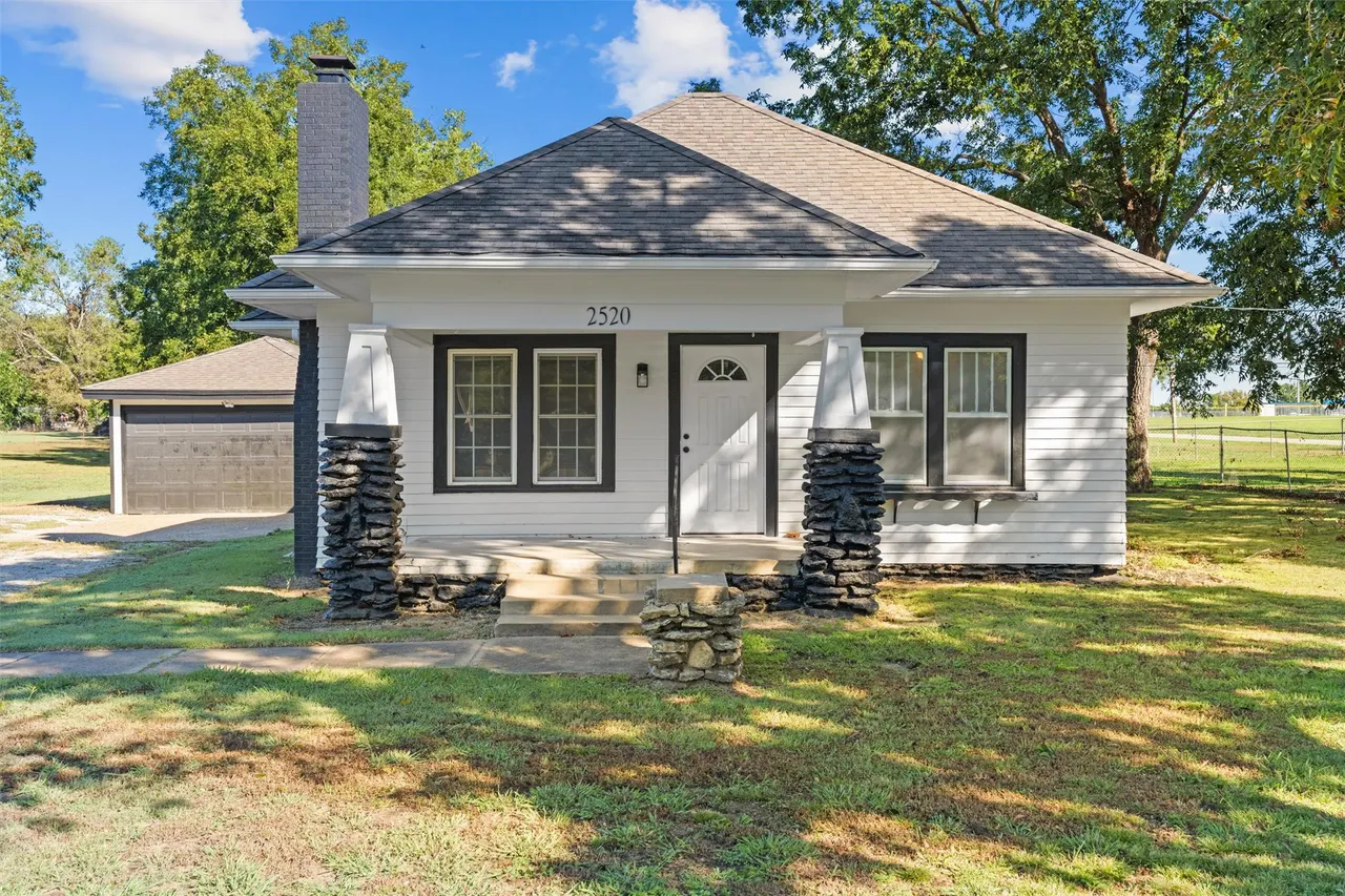 Photo 3 — 2520 E Tuxedo Boulevard, Bartlesville, OK 74006