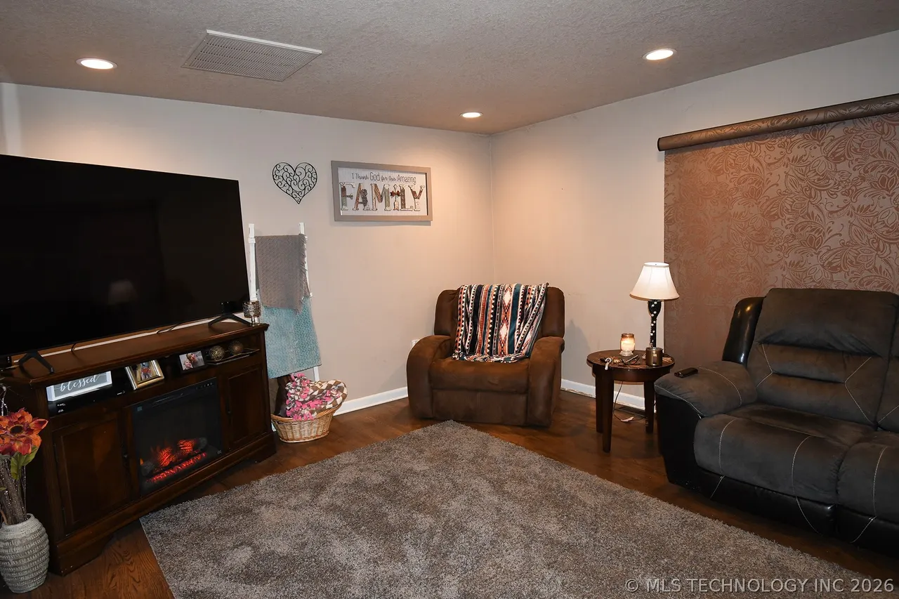 Photo 3 — 311 S Elm Street, Sallisaw, OK 74955