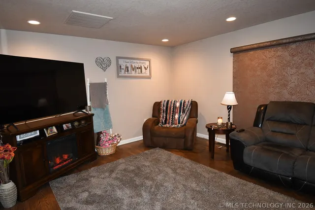 Photo 3 — 311 S Elm Street, Sallisaw, OK 74955