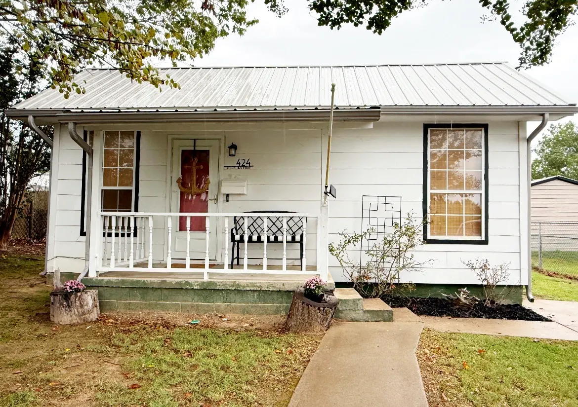 Photo 2 — 424 Rock Avenue, Eufaula, OK 74432