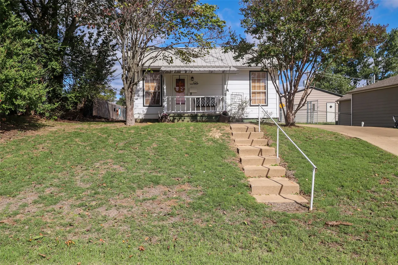 Front exterior — 424 Rock Avenue, Eufaula, OK 74432