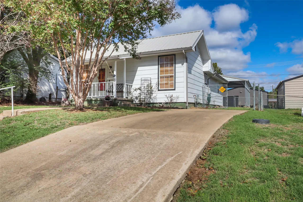 Photo 3 — 424 Rock Avenue, Eufaula, OK 74432