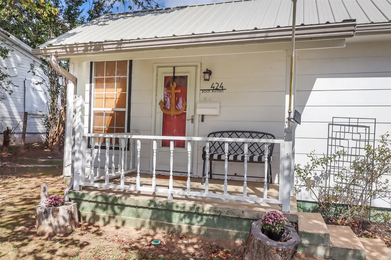 Photo 4 — 424 Rock Avenue, Eufaula, OK 74432