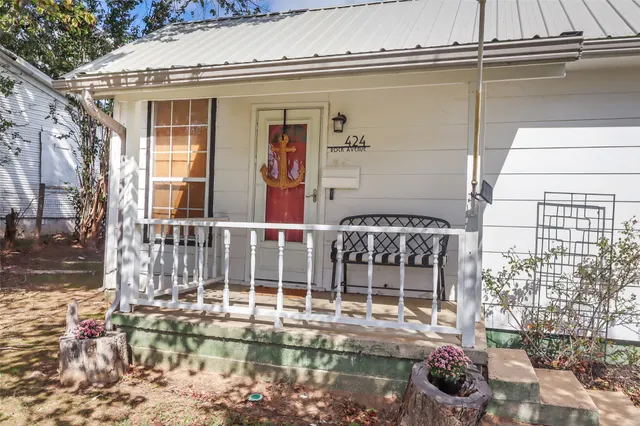 Photo 4 — 424 Rock Avenue, Eufaula, OK 74432