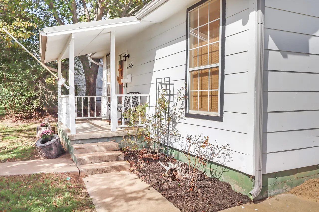 Photo 5 — 424 Rock Avenue, Eufaula, OK 74432