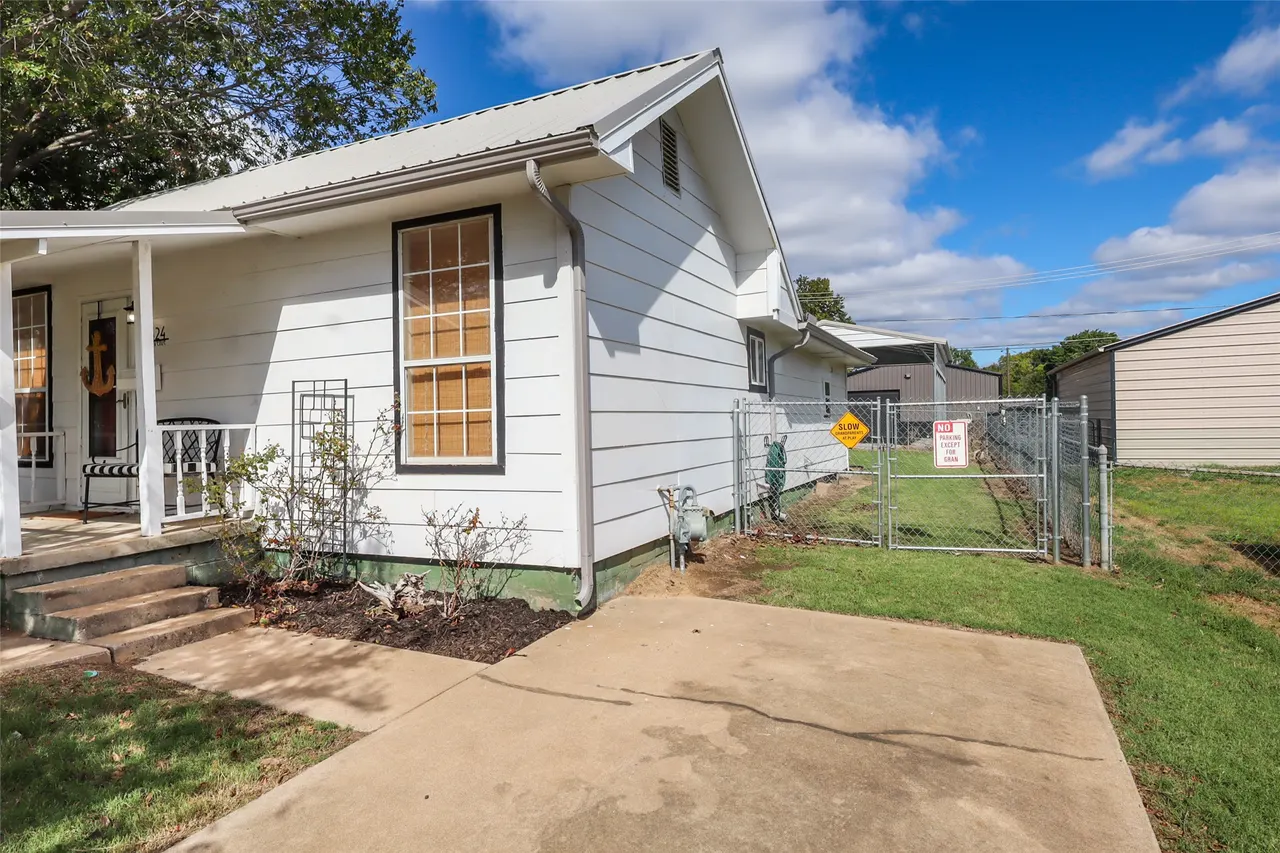 Photo 9 — 424 Rock Avenue, Eufaula, OK 74432