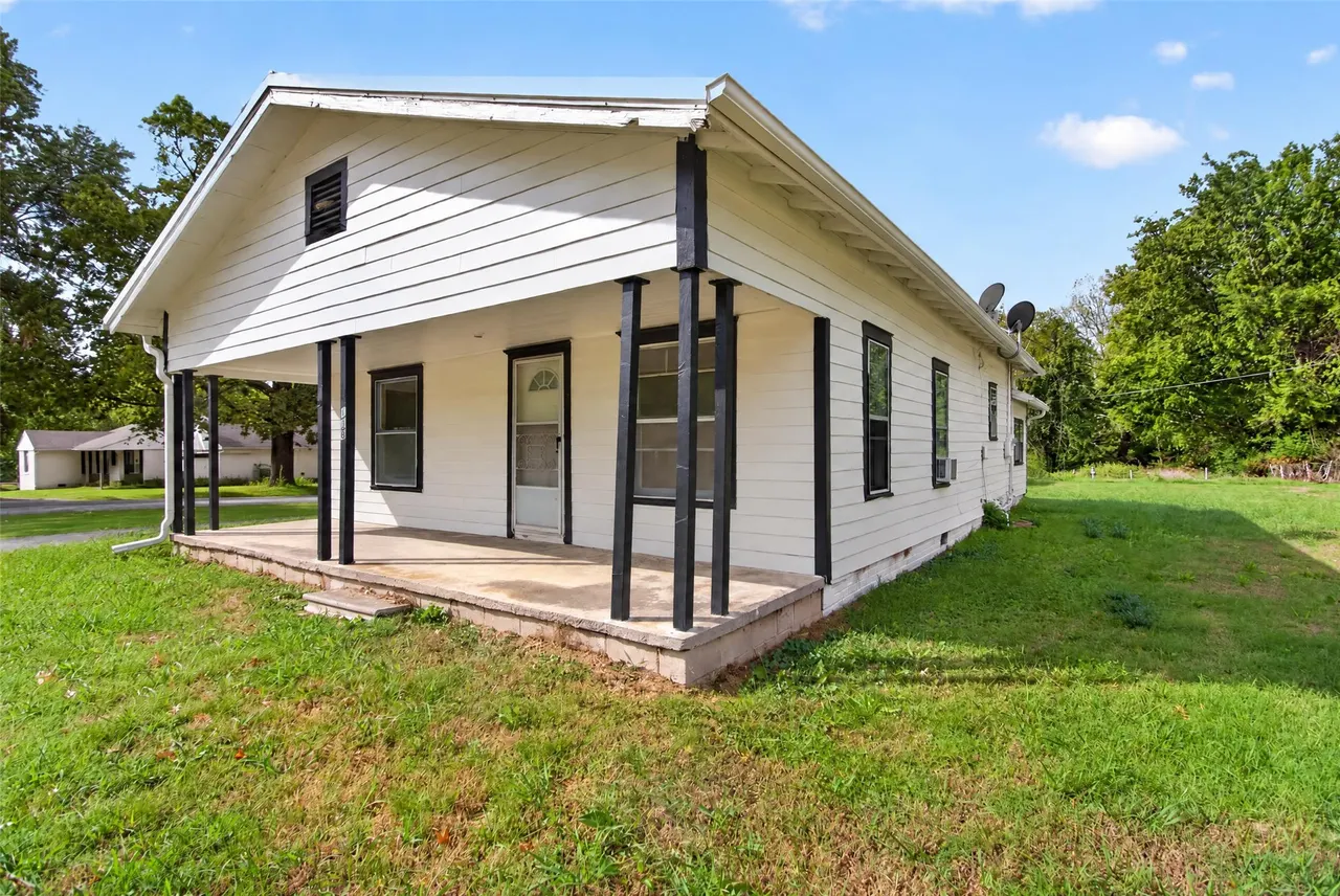 Front exterior — 116 S Elliott Street, Pryor, OK 74361