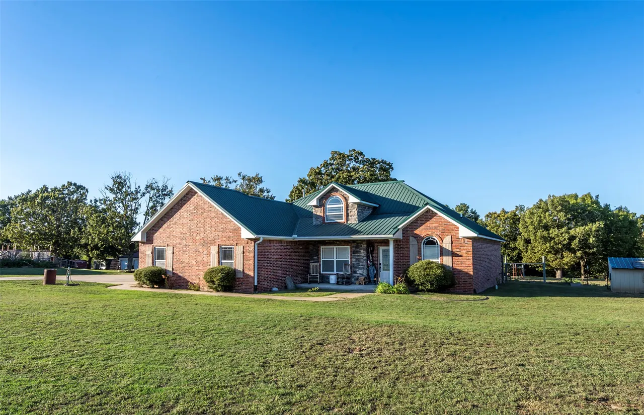 Photo 2 — 473339 E 660 Road, Watts, OK 74964