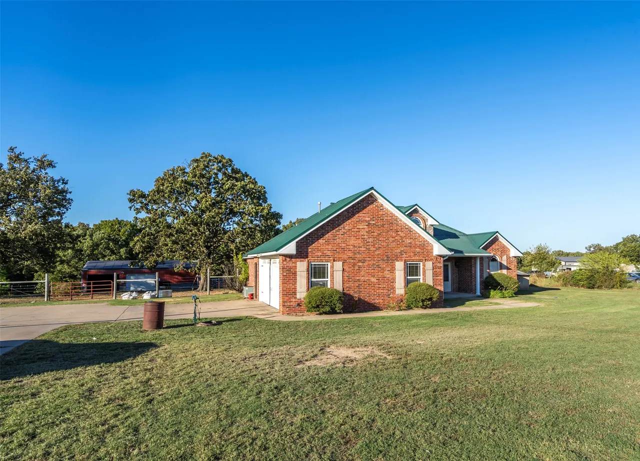 Photo 3 — 473339 E 660 Road, Watts, OK 74964