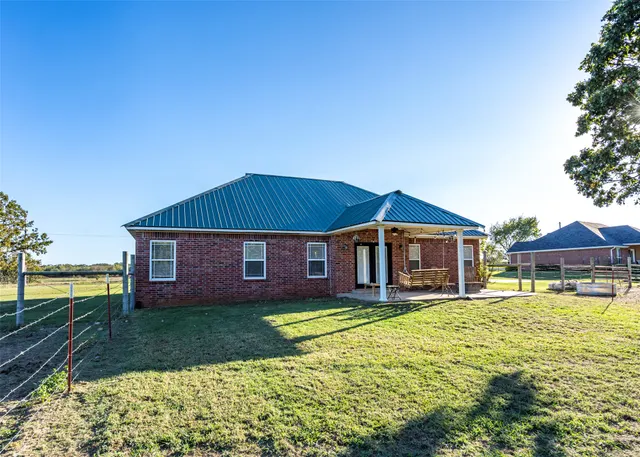 Photo 5 — 473339 E 660 Road, Watts, OK 74964