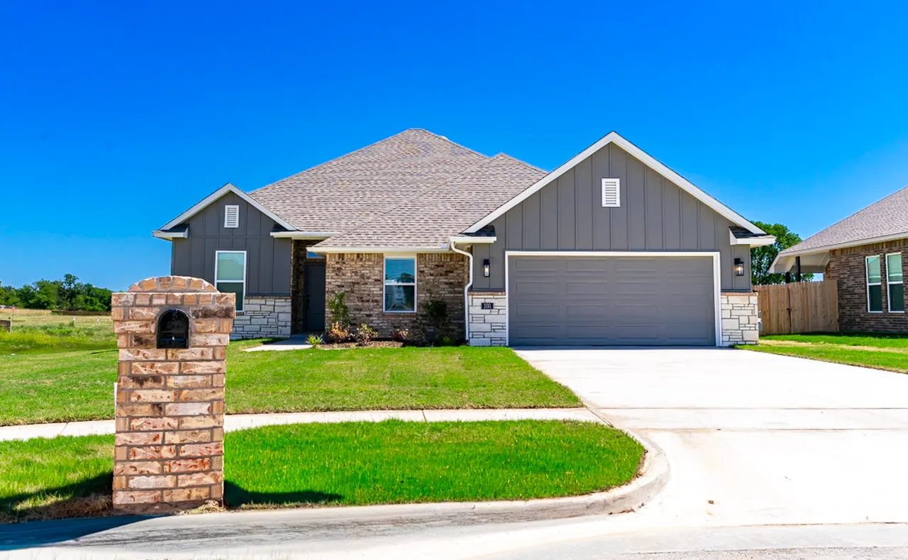 Front exterior — 203 S 25th Street, Collinsville, OK 74021