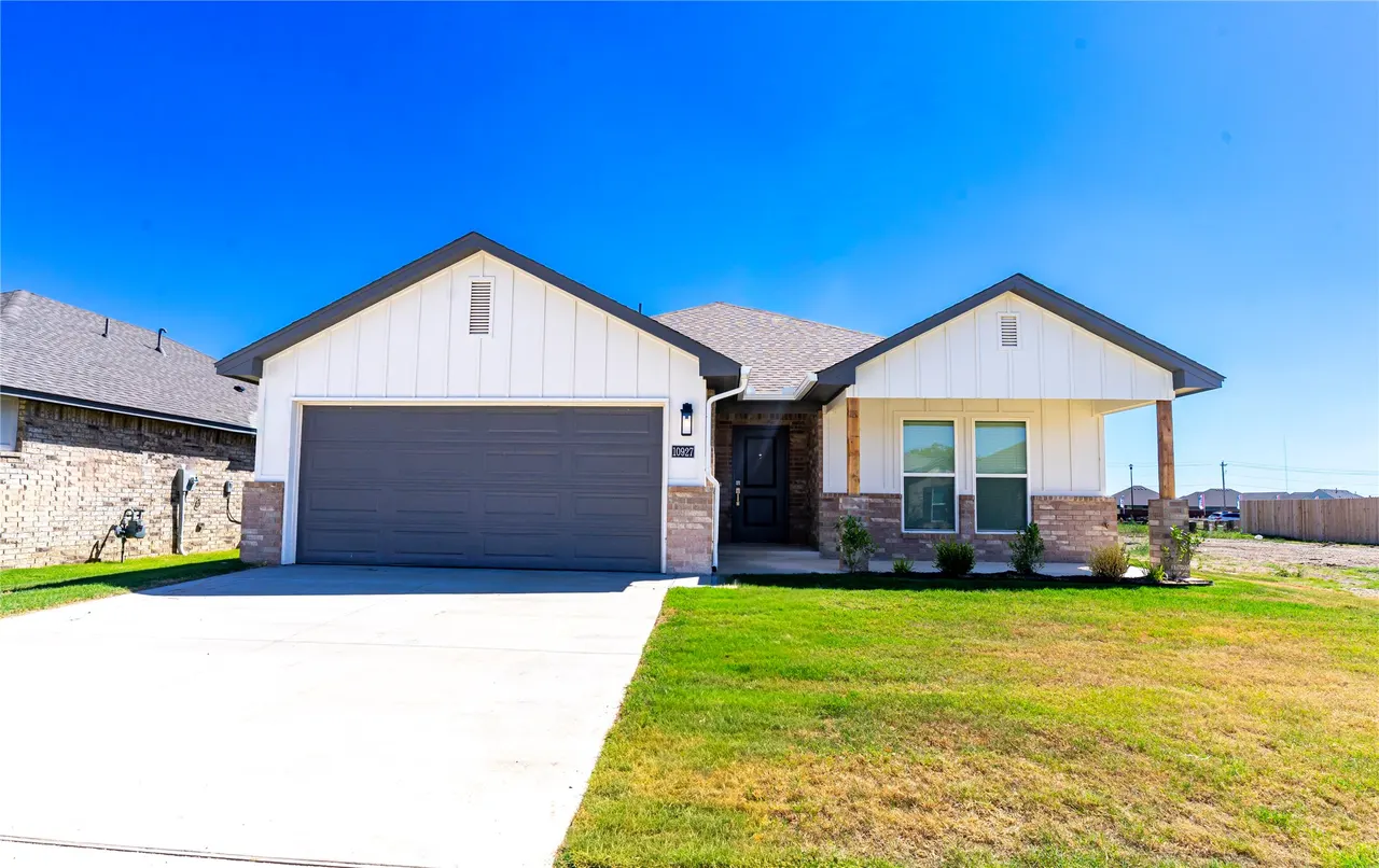 Front exterior — 10927 S 271st EastAvenue, Broken Arrow, OK 74014