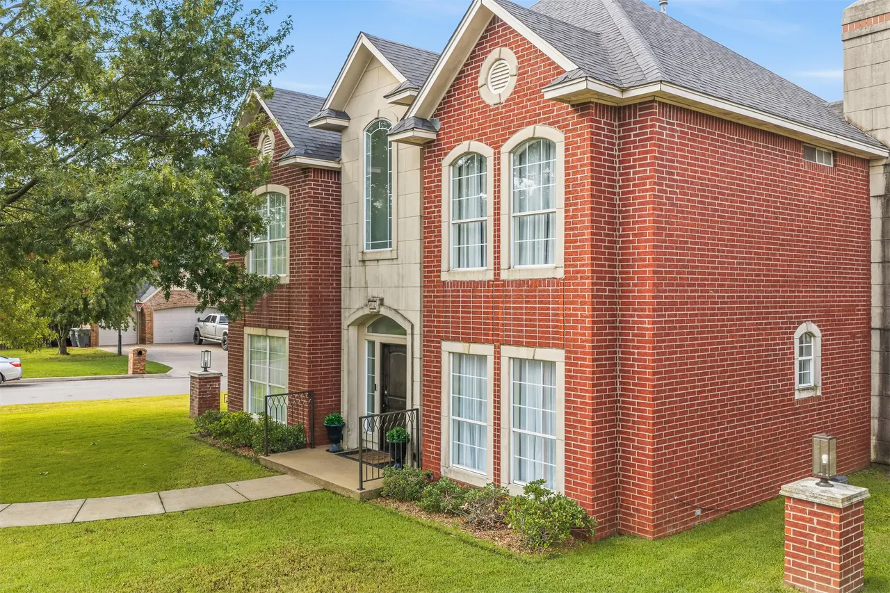 Photo 2 — 1709 Southern Hills Drive, Ardmore, OK 73401