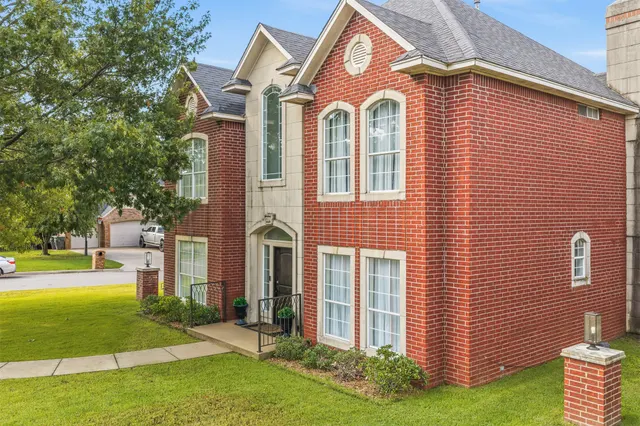 Photo 2 — 1709 Southern Hills Drive, Ardmore, OK 73401