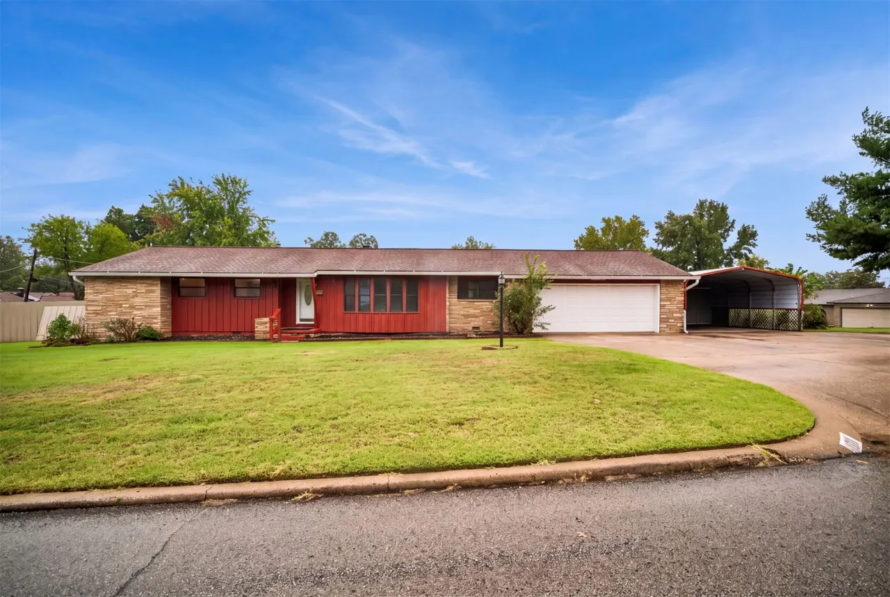 Front exterior — 1318 N Main Street, Sand Springs, OK 74063