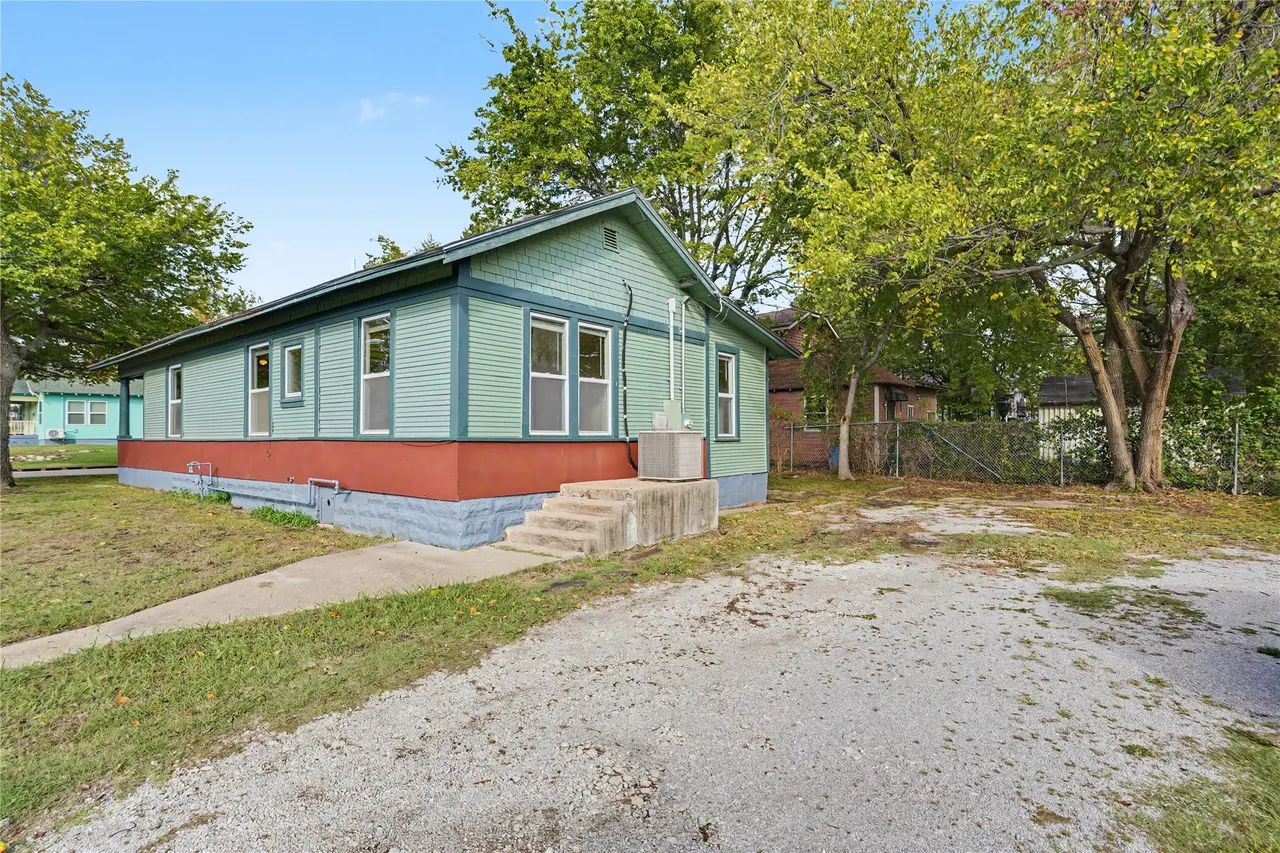 Photo 3 — 111 S Yorktown Avenue E, Tulsa, OK 74104