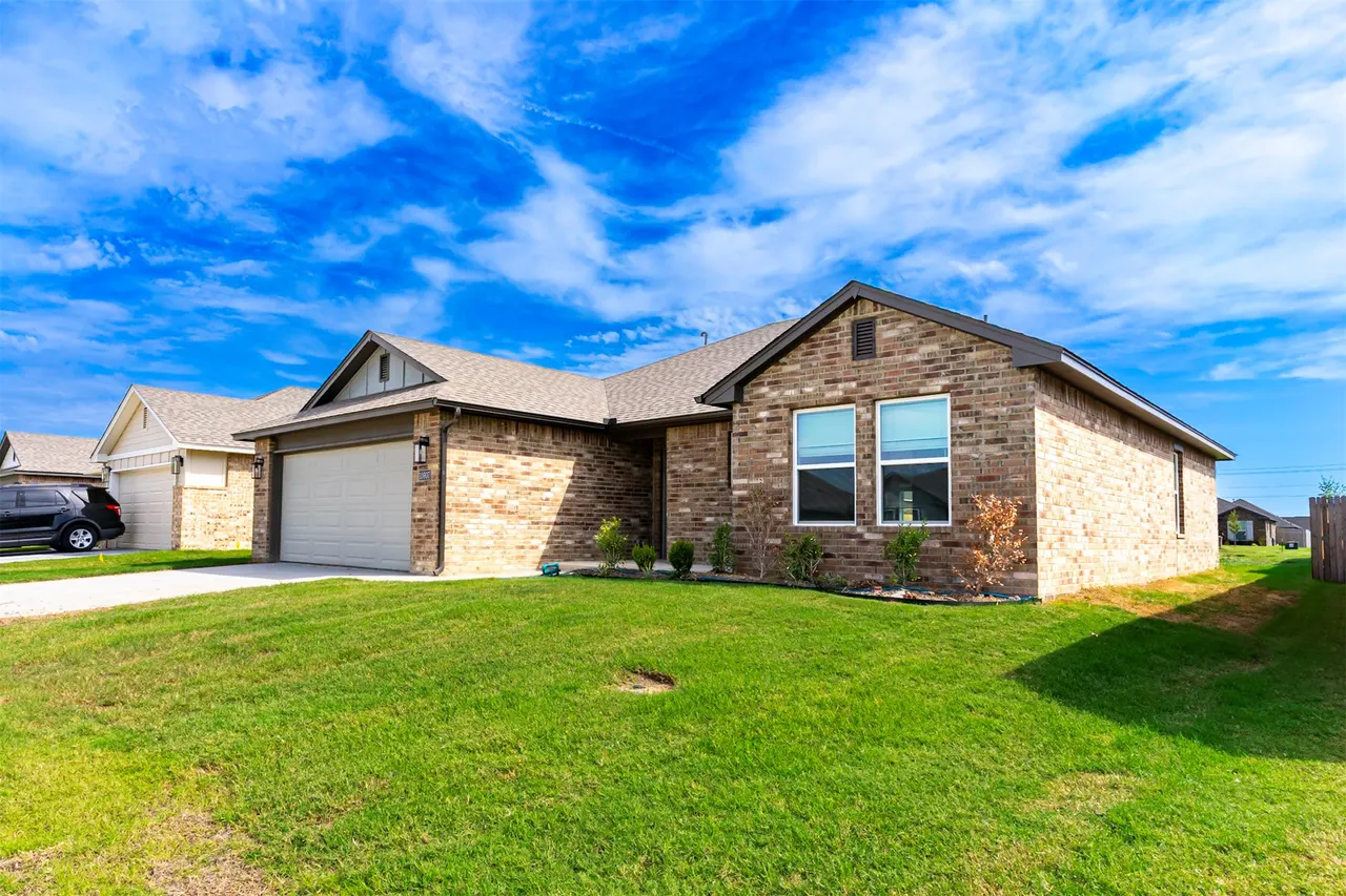Photo 2 — 10907 S 271st EastAvenue, Broken Arrow, OK 74014