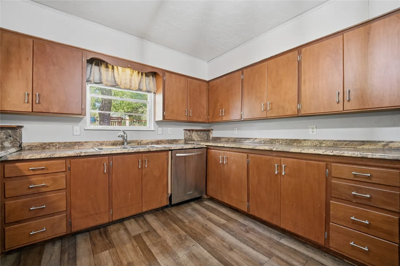 Photo 23 — 900 S Oliphant Street, Holdenville, OK 74848