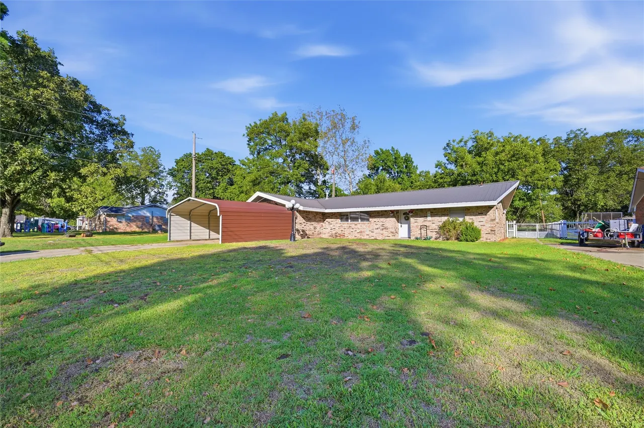 Photo 2 — 900 S Oliphant Street, Holdenville, OK 74848