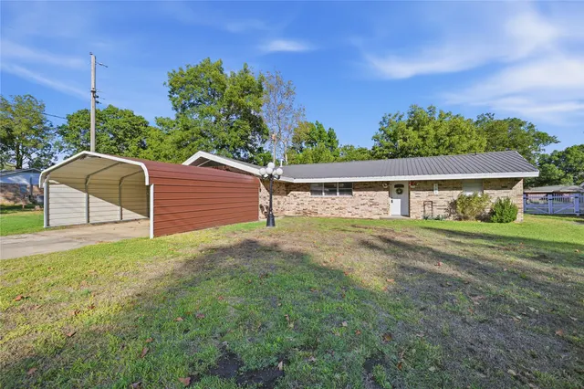 Photo 3 — 900 S Oliphant Street, Holdenville, OK 74848