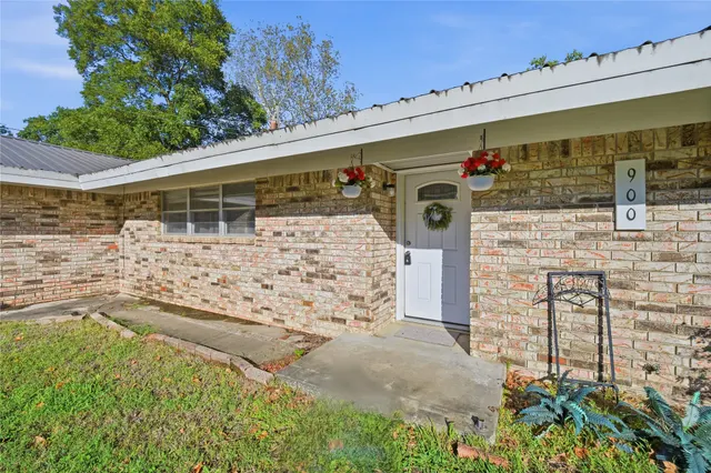 Photo 5 — 900 S Oliphant Street, Holdenville, OK 74848