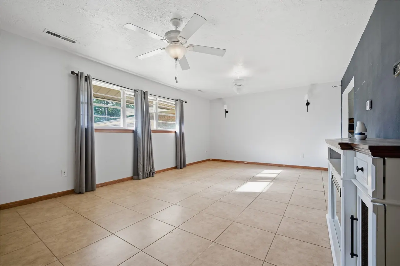 Photo 9 — 900 S Oliphant Street, Holdenville, OK 74848