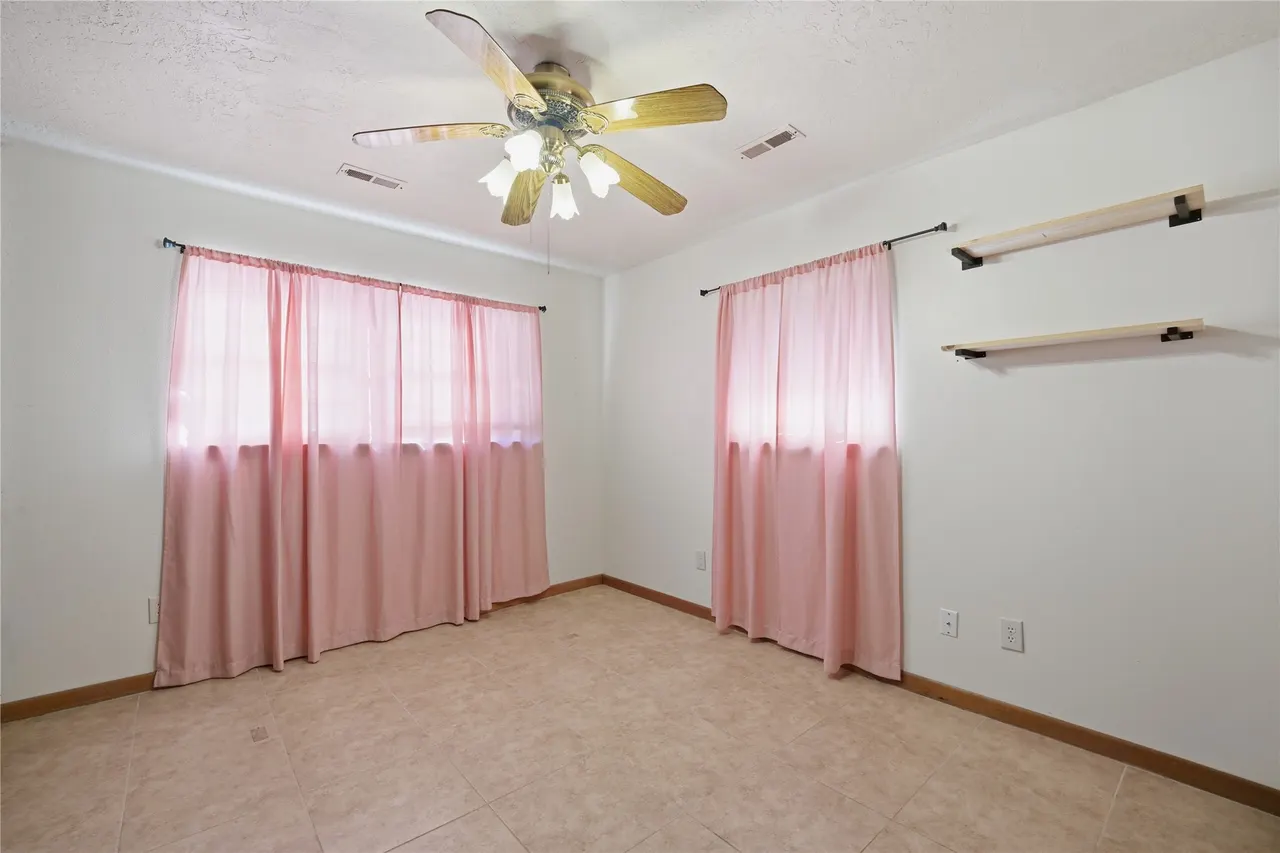 Photo 10 — 900 S Oliphant Street, Holdenville, OK 74848