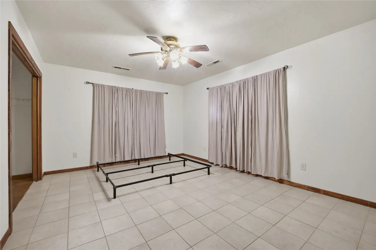 Photo 15 — 900 S Oliphant Street, Holdenville, OK 74848