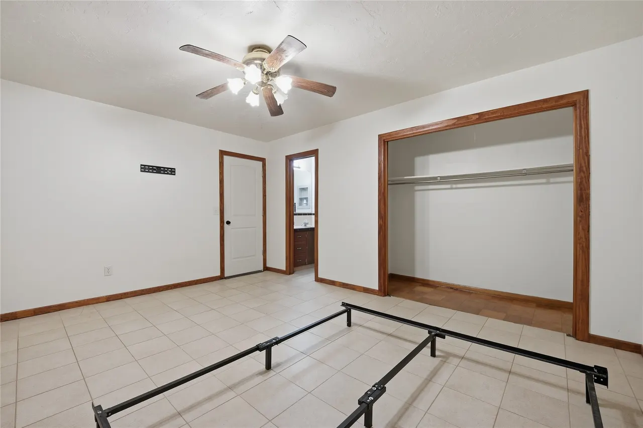 Photo 16 — 900 S Oliphant Street, Holdenville, OK 74848