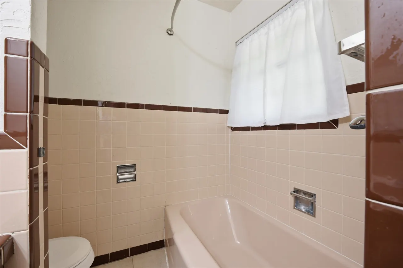 Photo 18 — 900 S Oliphant Street, Holdenville, OK 74848